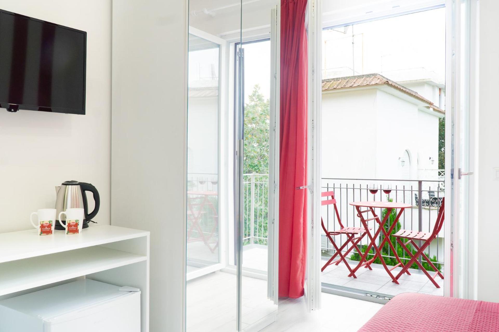 Summer Colors Rooms & Apartments メタ エクステリア 写真